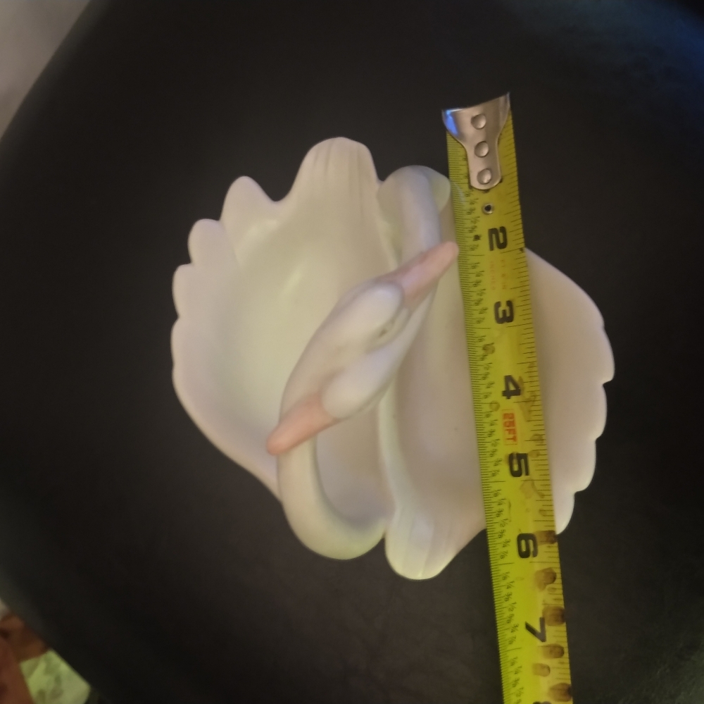 Fine porcelain swan bowl made in Japan